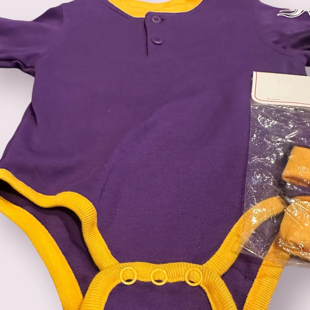 NWT Baby NFL Minnesota Vikings Football Bodysuit With Booties Sz 12 Mon